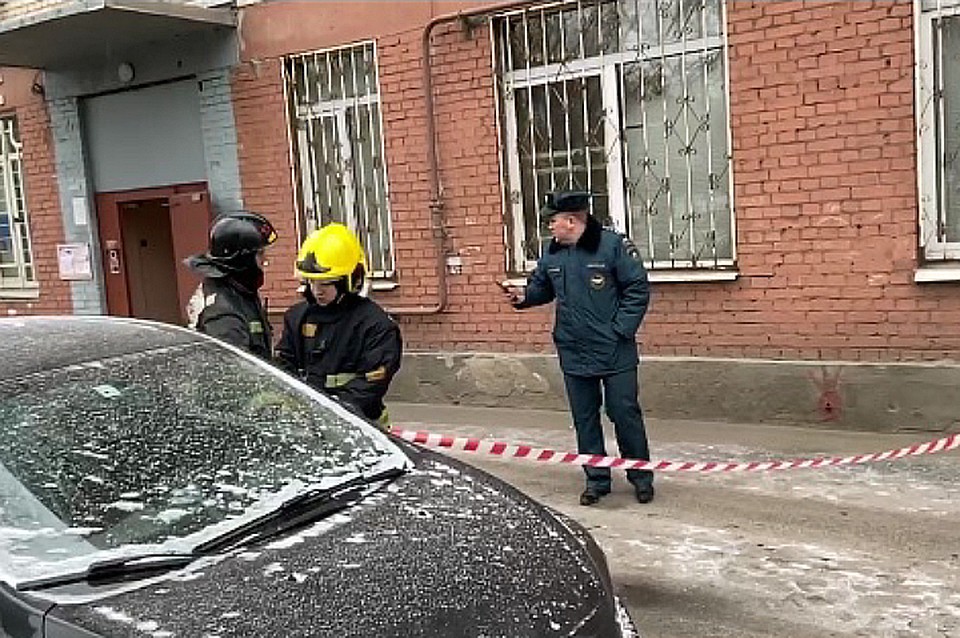 В жилом доме в Калининском районе Петербурга произошел взрыв.