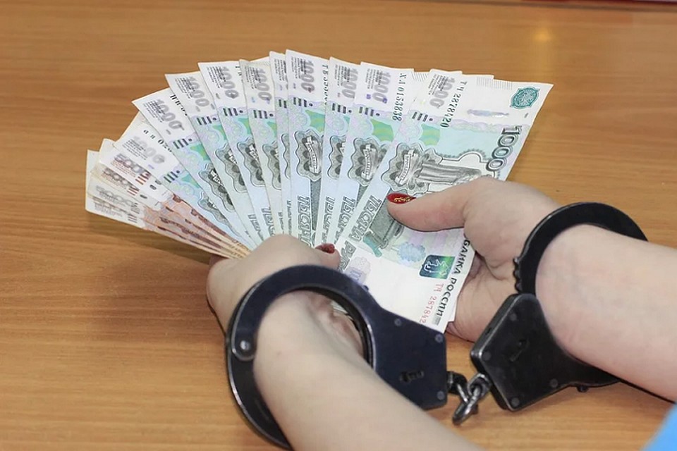 На Ямале судят чиновника, который принял в подарок внедорожник за 2,4 млн рублей