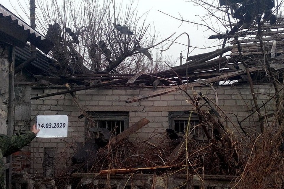 Сегодня помимо жителя Сигнального получили ранения трое горловчан, в городе было повреждено 12 домов. Фото: dnr-sckk.ru