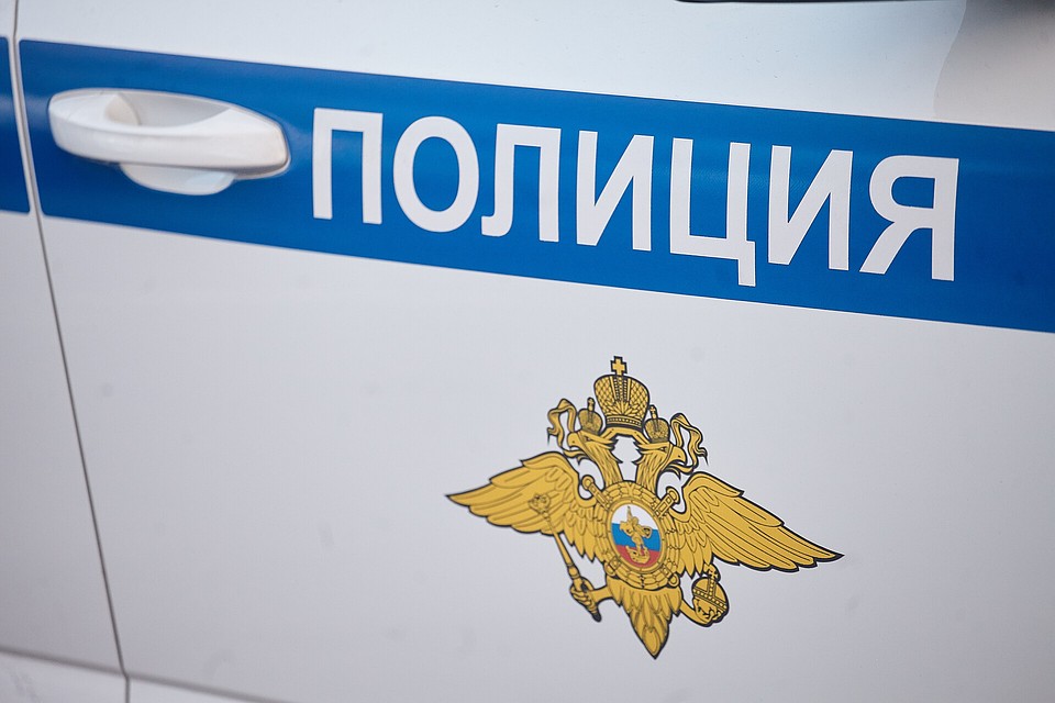Патруль обнаружил и спас спящего в машине мужчину.