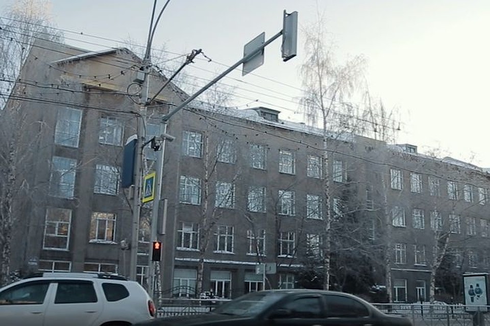 Родители учеников гимназии №1 просят отменить конкурс школьных театров.