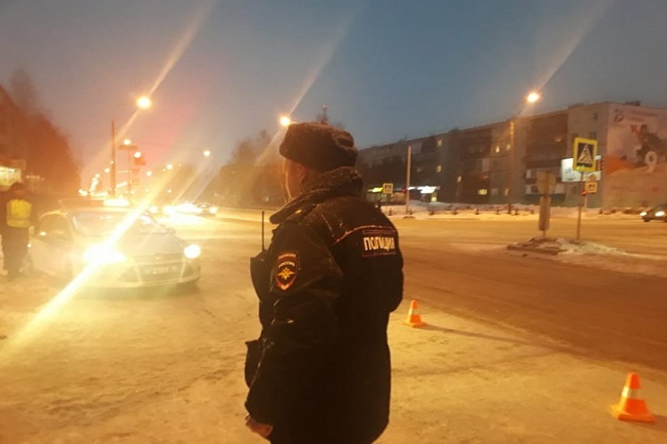 В Сургуте пьяный водитель сбил людей на тротуаре. Фото УМВД Югры.