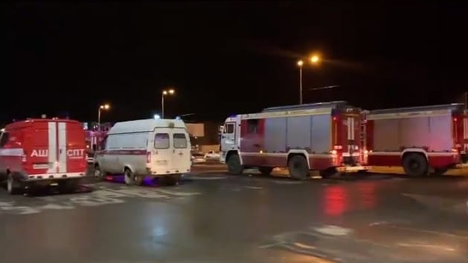 До приезда спецподразделений из торгового центра эвакуировали 50 человек