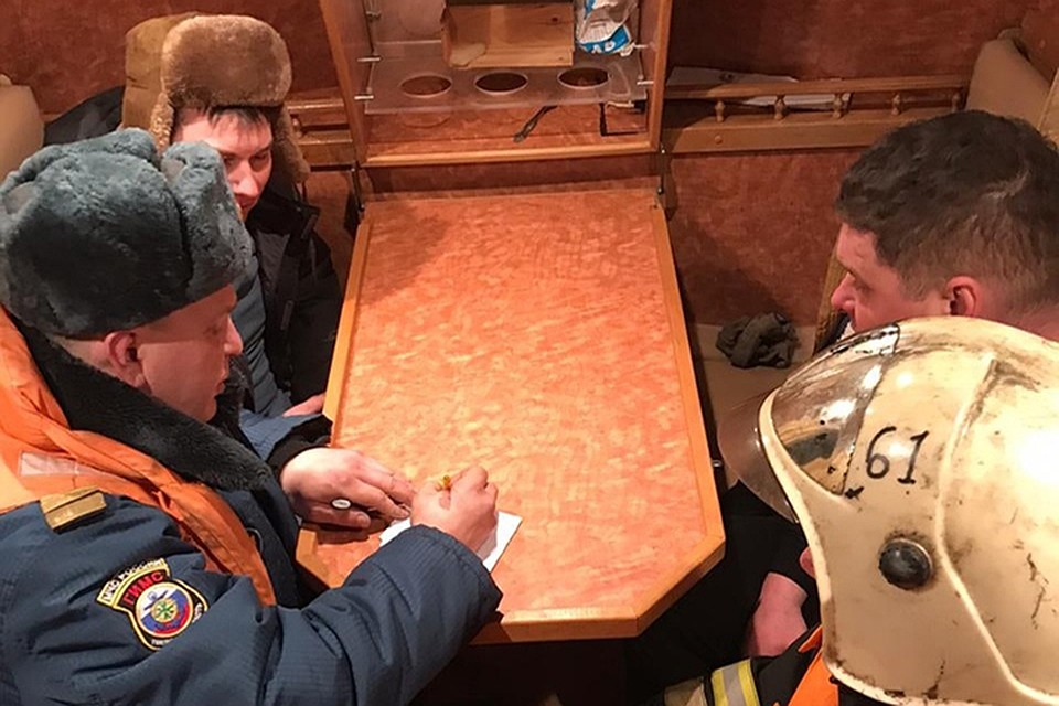 Мужчины смогли вплавь добраться до острова Фото: vk.com/ТРК "Вышневолоцкое телевидение"