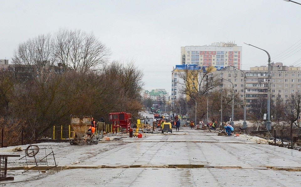 На мосту Дружбы в Орле закончили замену железобетонных балок. Фото: пресс-служба горсовета