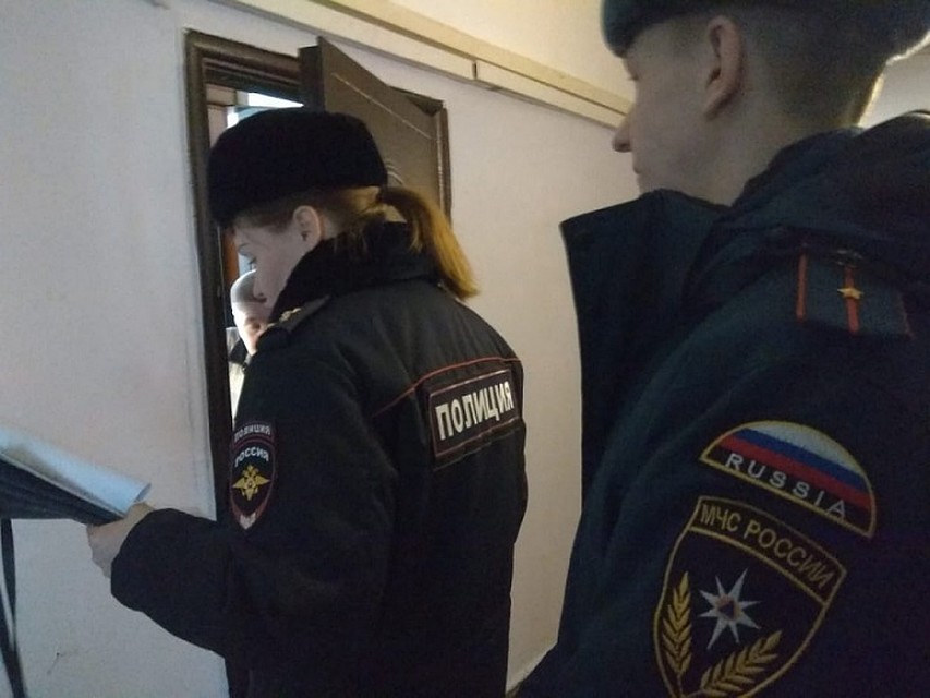 Полиция работала вместе с МЧС и социальными работниками. Фото: УМВД по Екатеринбургу