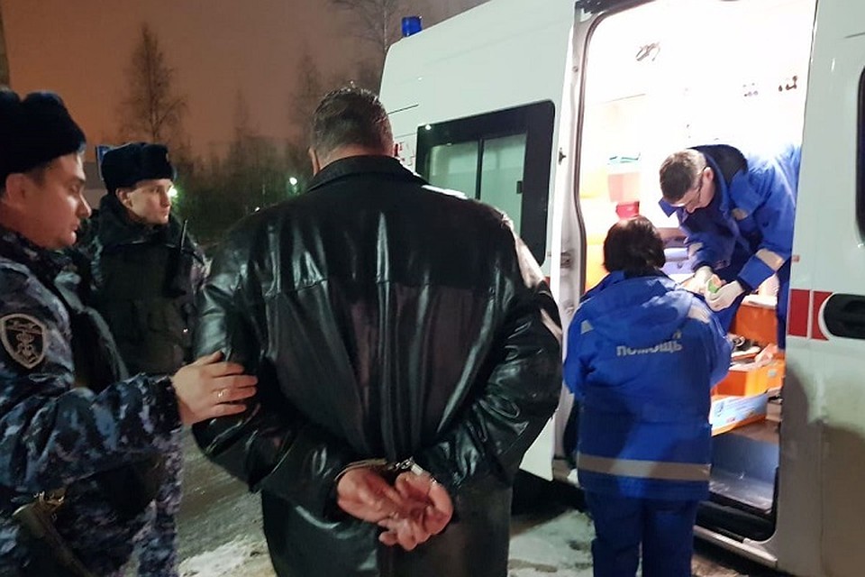 Убийцу жениха в Нижневартовске задержали около школы. Фото Росгвардии Югры.