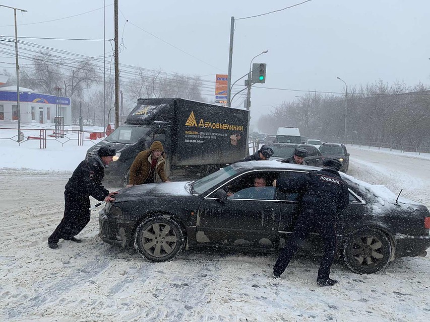 Сложные погодные условия оказали большое влияние на ситуацию на дорогах