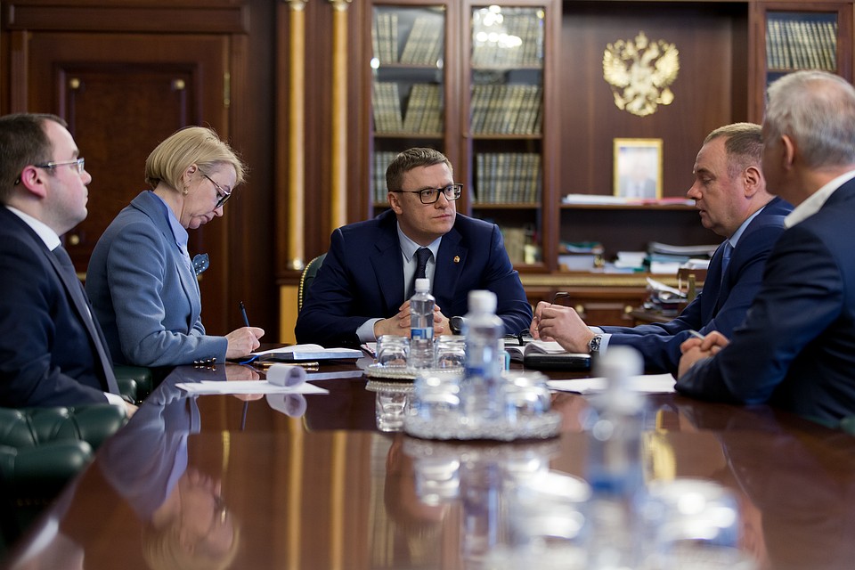 Алексей Текслер провел встречу с начальником регионального МВД Андреем Сергеевым. Фото: gubernator74.ru