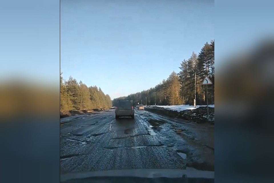 На состояние трассы жители области жалуются уже давно, но воз и ныне там. Фото: vk.com/zlo43