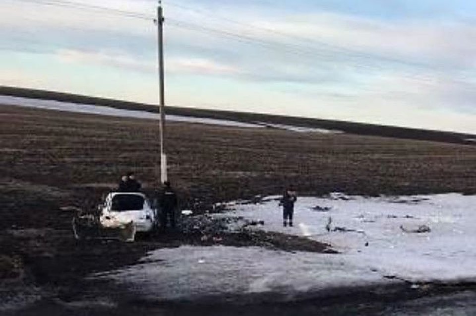 Иномарка вылетела с дороги и упала в поле