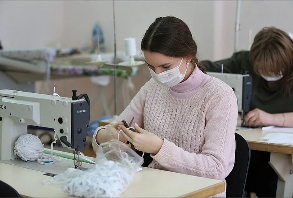 В Челябинской области маски шьют круглосуточно. Фото: Архив КП.