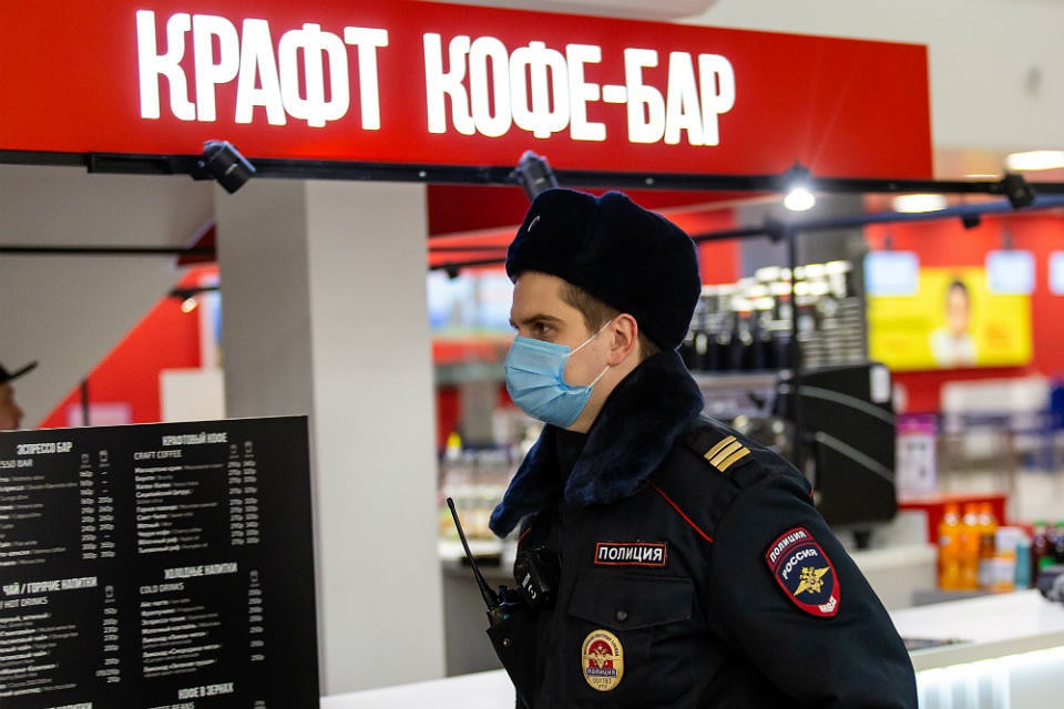 Малый и средний бизнес сейчас бы и рад работать, да закон не велит.
