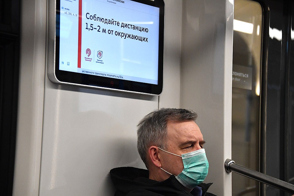 Объявления о мерах предосторожности в столичном метро.
