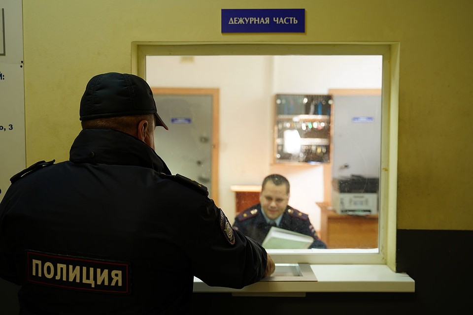 По словам ребят, родители били их за любую провинность. Сейчас полиция проверяет эту информацию.