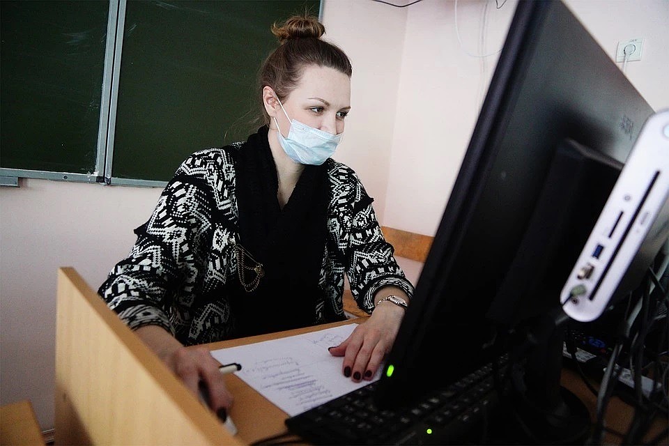 половина учеников считает онлайн-обучение каникулами