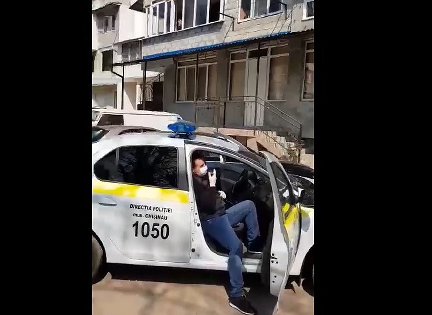 Целый дома на карантине.