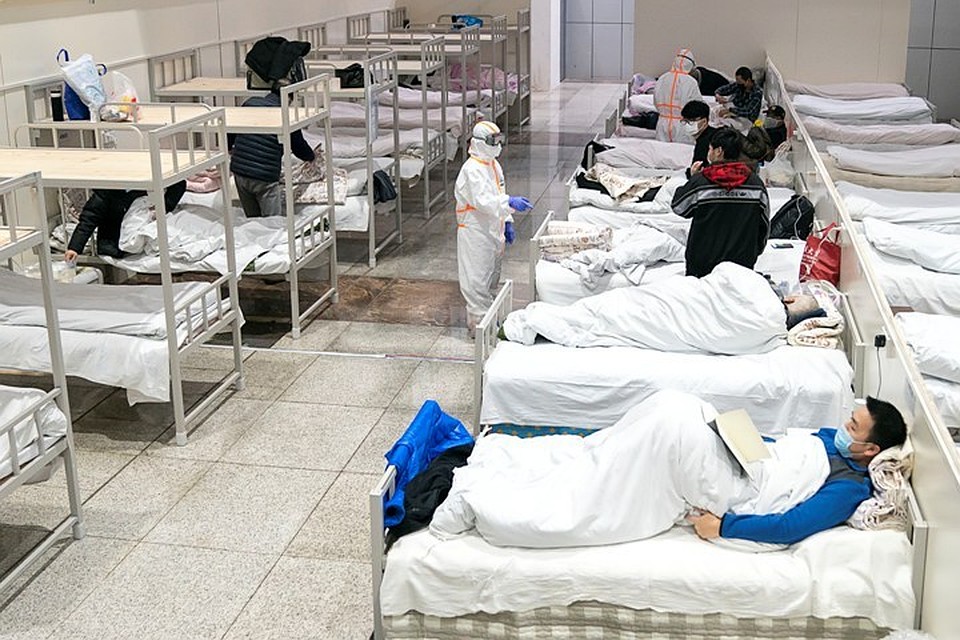 В больницах остаются 1299 человек