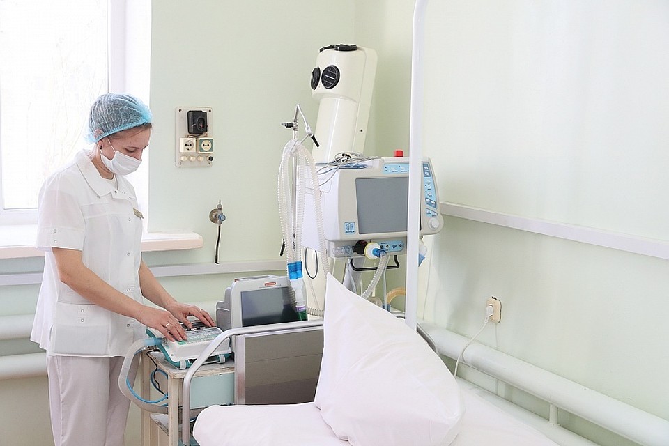 В многопрофильных больницах поступающих на "скорой" пациентов будут пропускать через обсерватор с часовыми тестами. Фото администрации ВО.