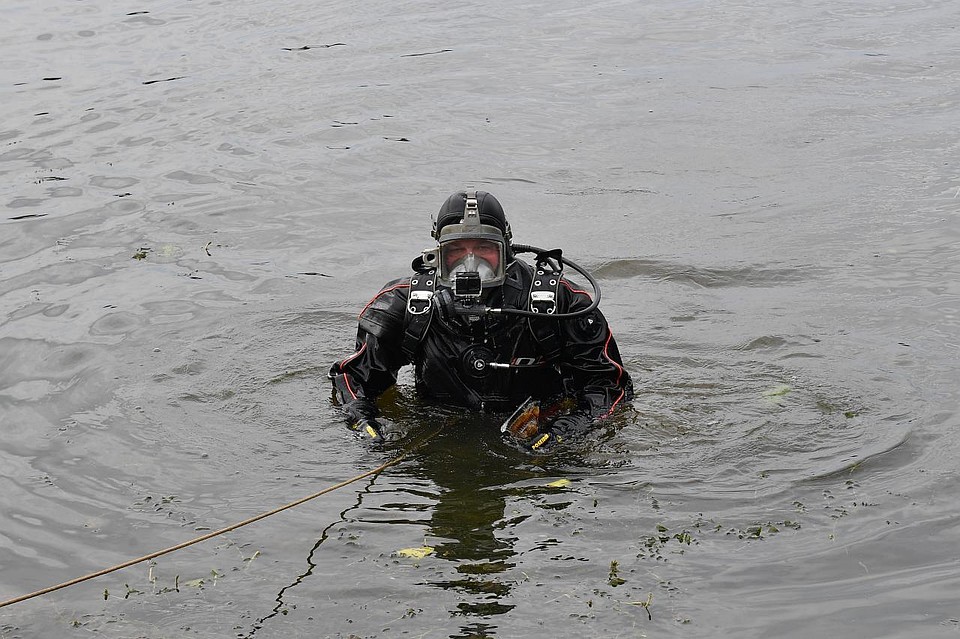 Водолазы извлекли из воды тело правнука Кеннеди