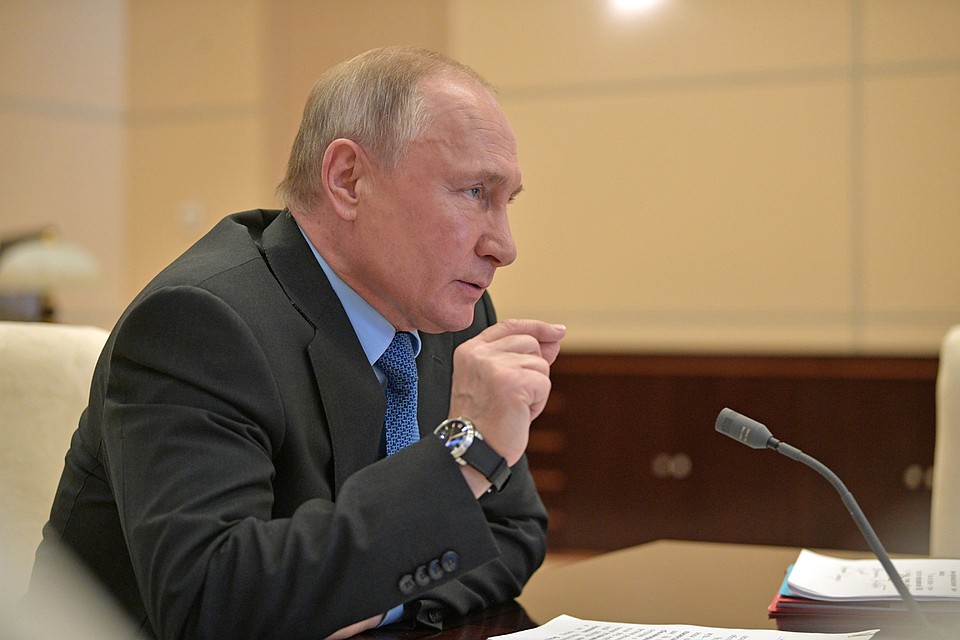 Владимир Путин устроил опрос главам крупнейших предприятий оборонно-промышленного комплекса - как организованна работа в осаде коронавируса. Фото: Алексей Дружинин/ТАСС
