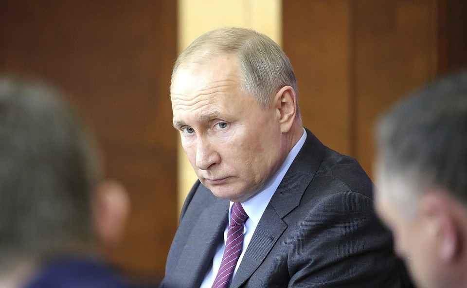 Путин поручил предусмотреть обучение врачей других специальностей противодействию COVID-19
