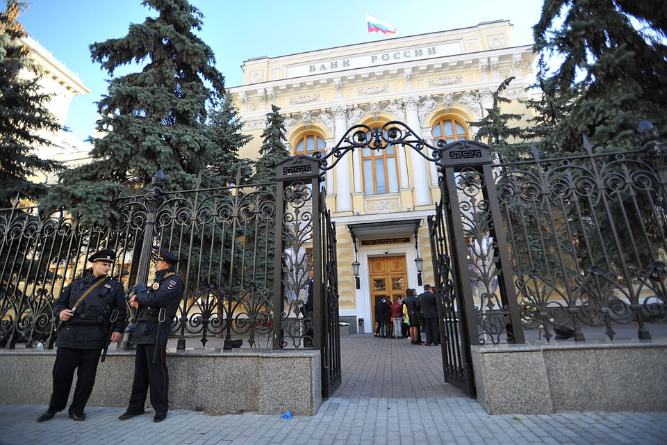 В апреле крупнейшие банки страны начали выдавать предпринимателям кредиты под ноль процентов для оплаты ежемесячных заработков сотрудникам. На эти цели Центробанк выделил 150 млрд рублей.