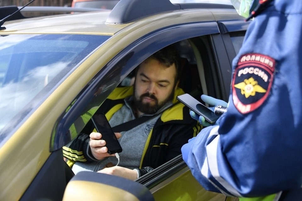 Передвигаться на транспорте разрешат только по пропускам, а пешеходам пропуск не нужен.
