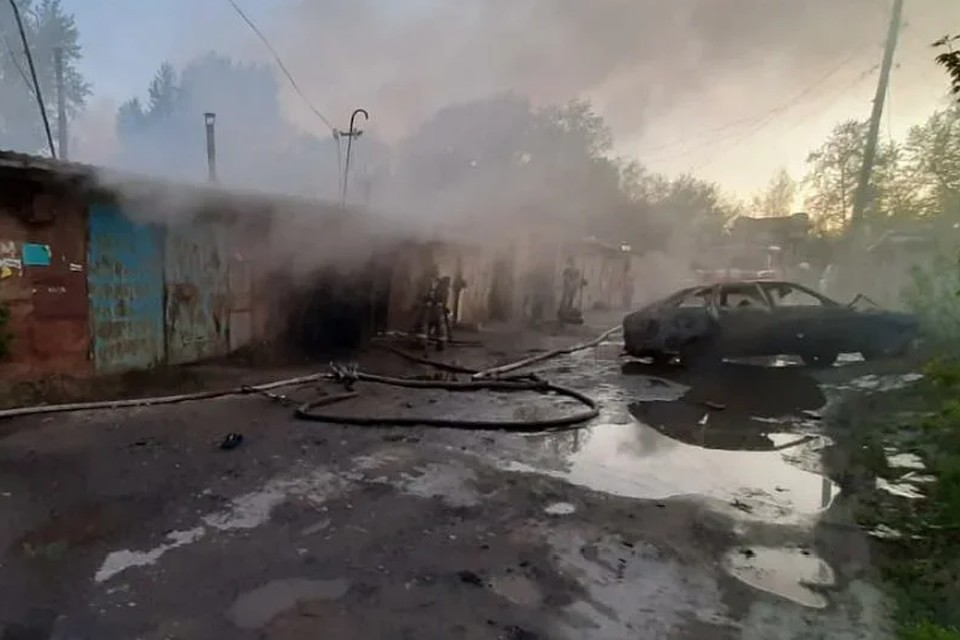 Площадь пожара составила 120 квадратных метров. Фото: ГУ МЧС по Свердловской области