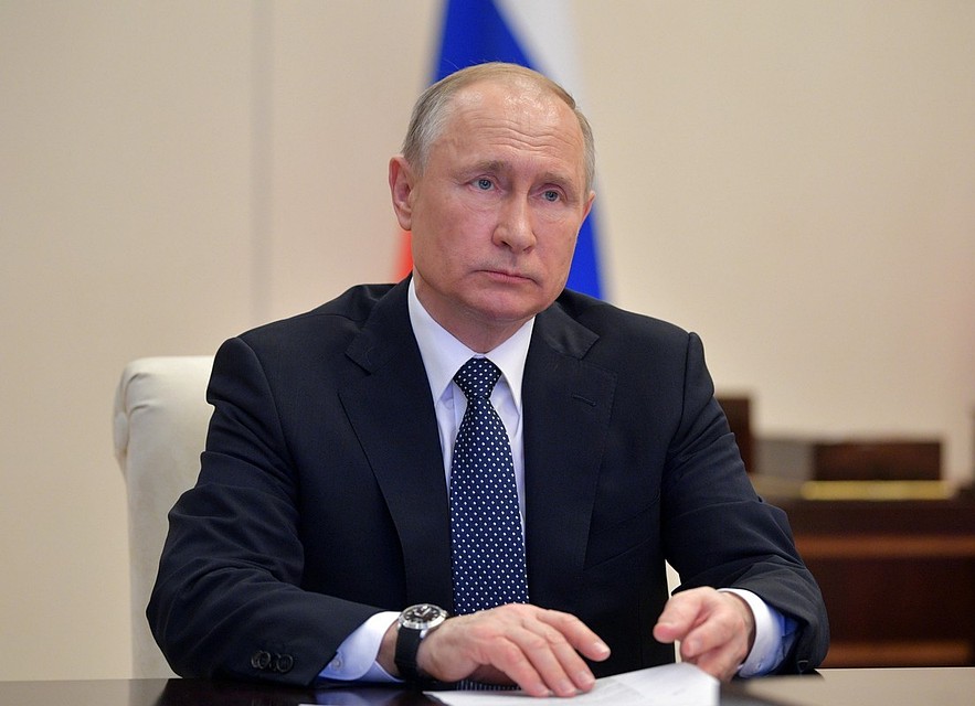 Президент поздравил выпускников военных вузов с Днем Победы и окончанием учебы