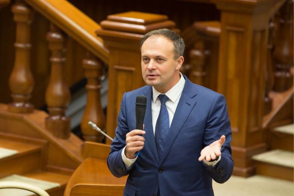 "Кто тут слабое звено?", спрашивает Андриан Канду.