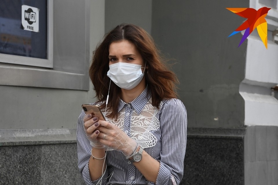 Брянцы должны продолжать носить маски вне дома.