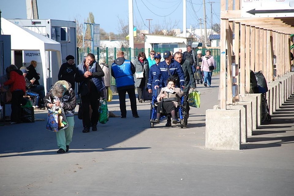 Пункт пропуска в Станице Луганской был закрыт в связи с мерами по борьбе с коронавирусом. Фото: Фейсбук/Евгений Каплин