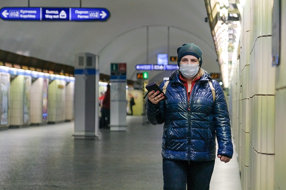 Сотрудникам метрополитена Санкт-Петербурга разрешили не пускать на станции пассажиров без масок