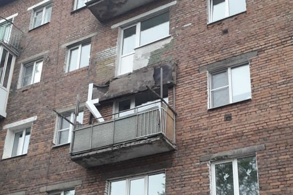 Следователи начали проверку по факту обрушения балкона в Тулуне