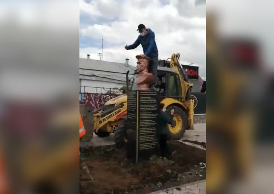 Предприниматель не дает демонтировать бюст