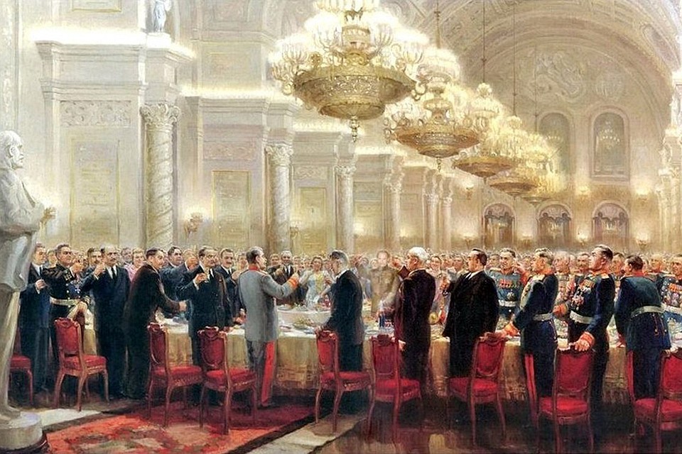 Празднование Победы на официальном уровне началось 24 мая 1945 года, когда прошел государственные прием в честь советских полководцев