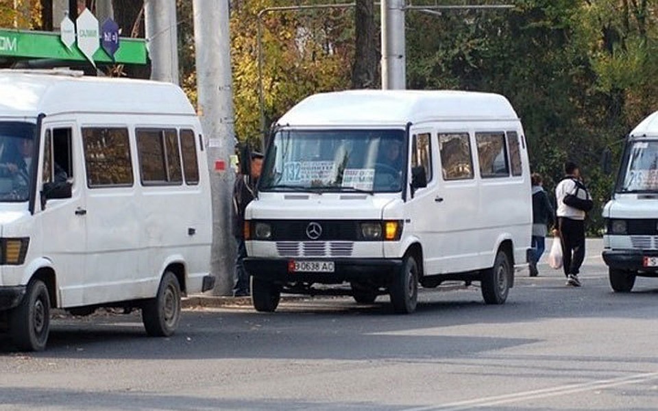 В первую очередь, проверяющие будут следить за соблюдением санитарных норм в общественном транспорте, торговых центрах и кафе.