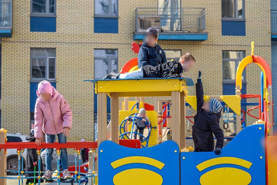 Проход родителей на территорию учреждения ограничен.