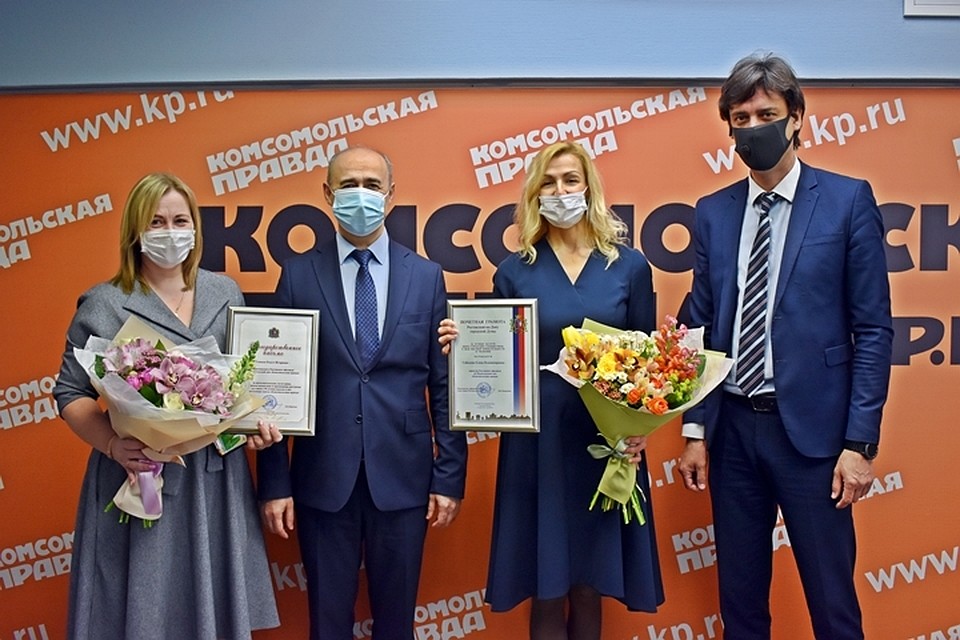 Заместитель Председателя Ростовской-на-Дону городской Думы Сергей Сухариев и начальник пресс-службы Михаил Добринский пришли не с пустыми руками.