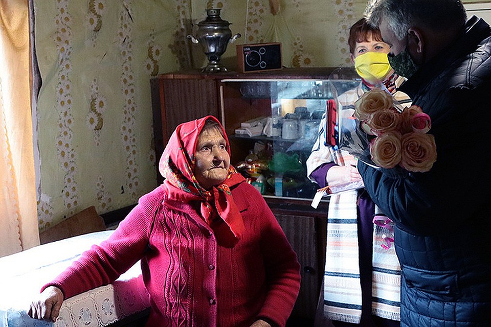 21 мая заслуженную награду получила труженица тыла, ветеран труда Евгения Полякова