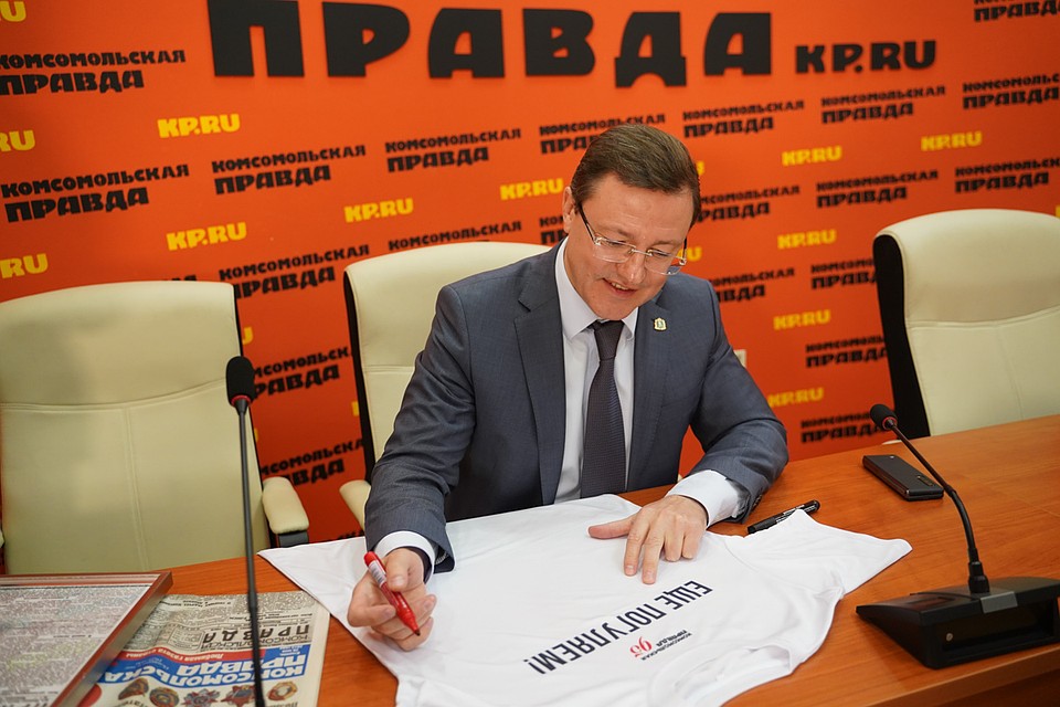Дмитрий Азаров ответил на вопросы шуточного блица