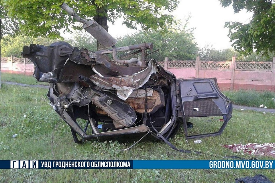 В 5 утра в Лиде в смертельную аварию попала молодая женщина. Фото: ГАИ Гродно.