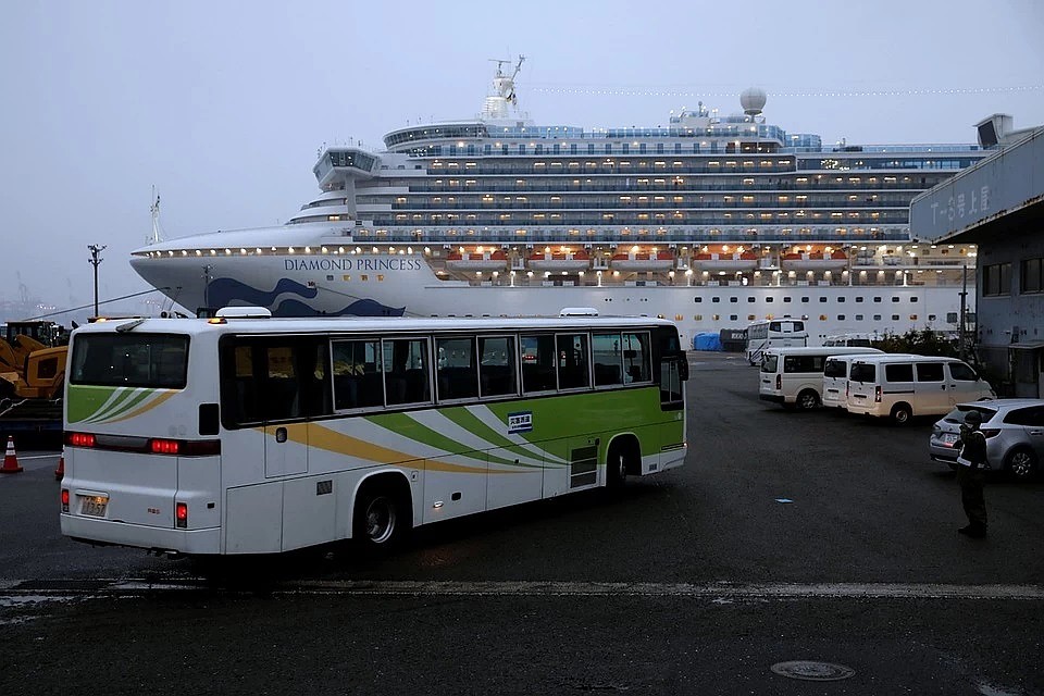 В свое время Diamond Princess на две недели стал плавучей тюрьмой для почти четырех тысяч человек