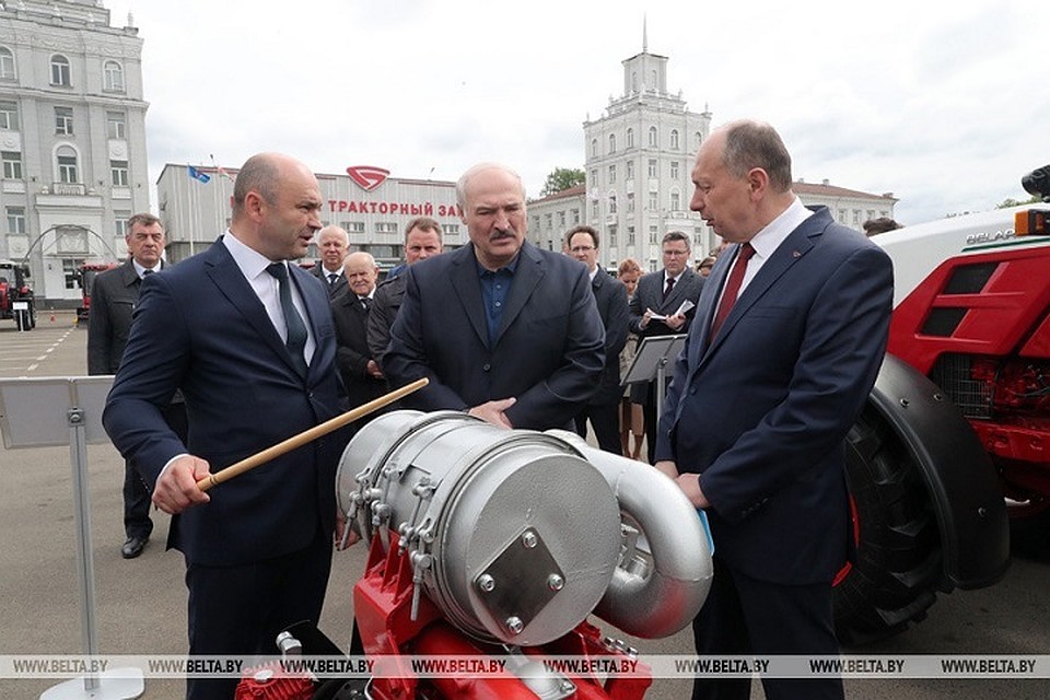 Лукашенко, посещая МТЗ, напомнил о необходимости качественной работы. Фото: belta.by.