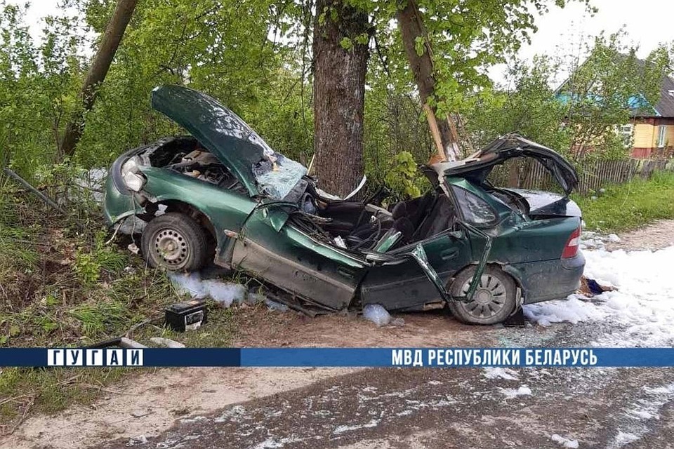 В ДТП в Поставском районе погиб водитель и один и пассажиров. Фото: ГУ ГАИ МВД РБ