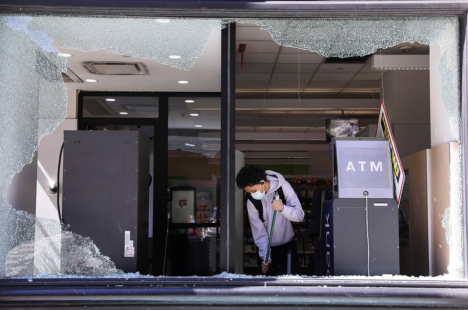 В США во время протестов арестовали более 1 700 человек