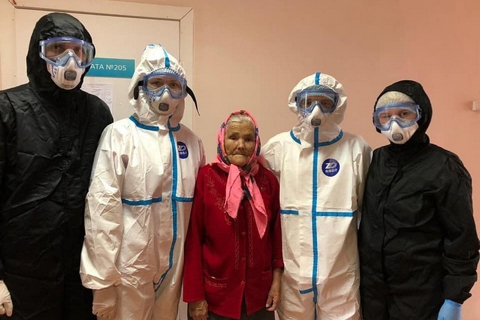 «Просто расправилась с коронавирусом»: 90-летняя позитивная пациентка из Красноярска выписалась из больницы. Фото: Красноярская краевая больница