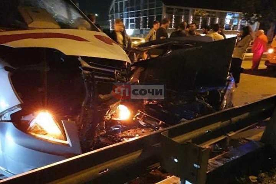 ВАЗ 2107 полностью разбит в ДТП в Сочи. Фото ВК "ЧП Сочи"
