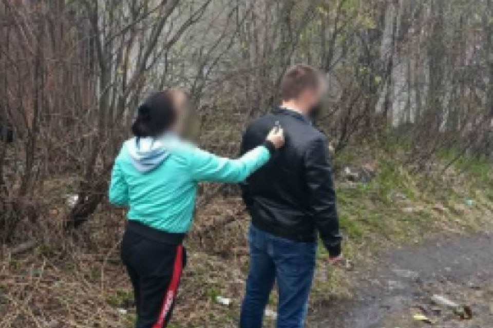 Девушка уверяет, что не помнит, куда выкинула предмет, которым ранила бывшего мужа. Фото: МВД по Мурманской области